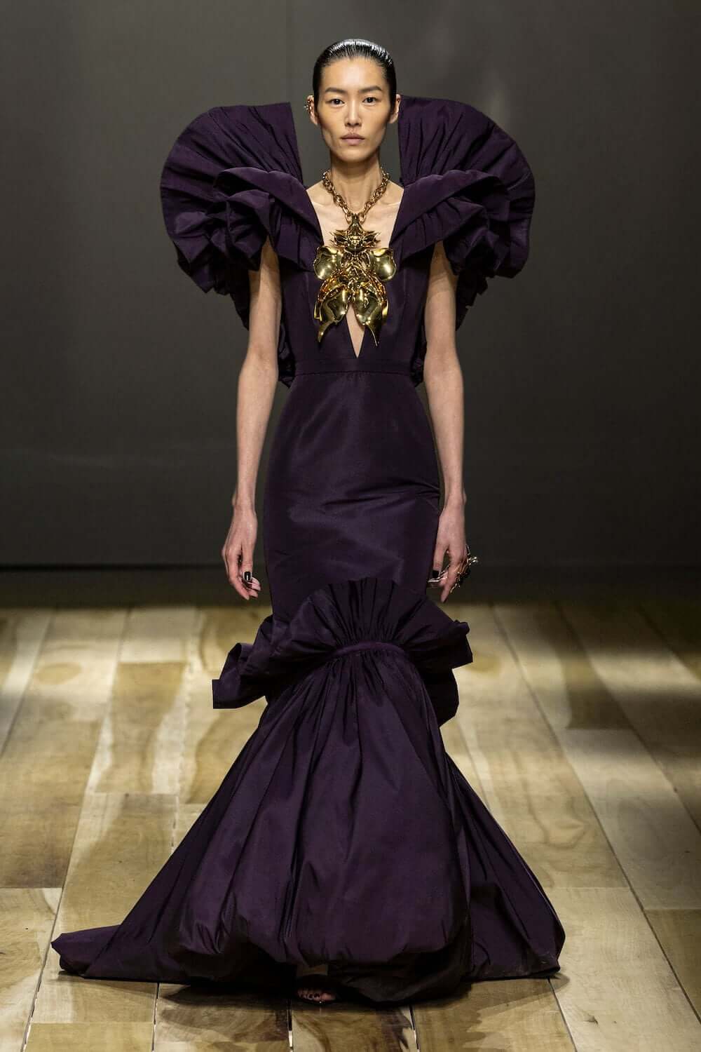 Alexander McQueen: Ready-To-Wear AW23 - 10 Magazine